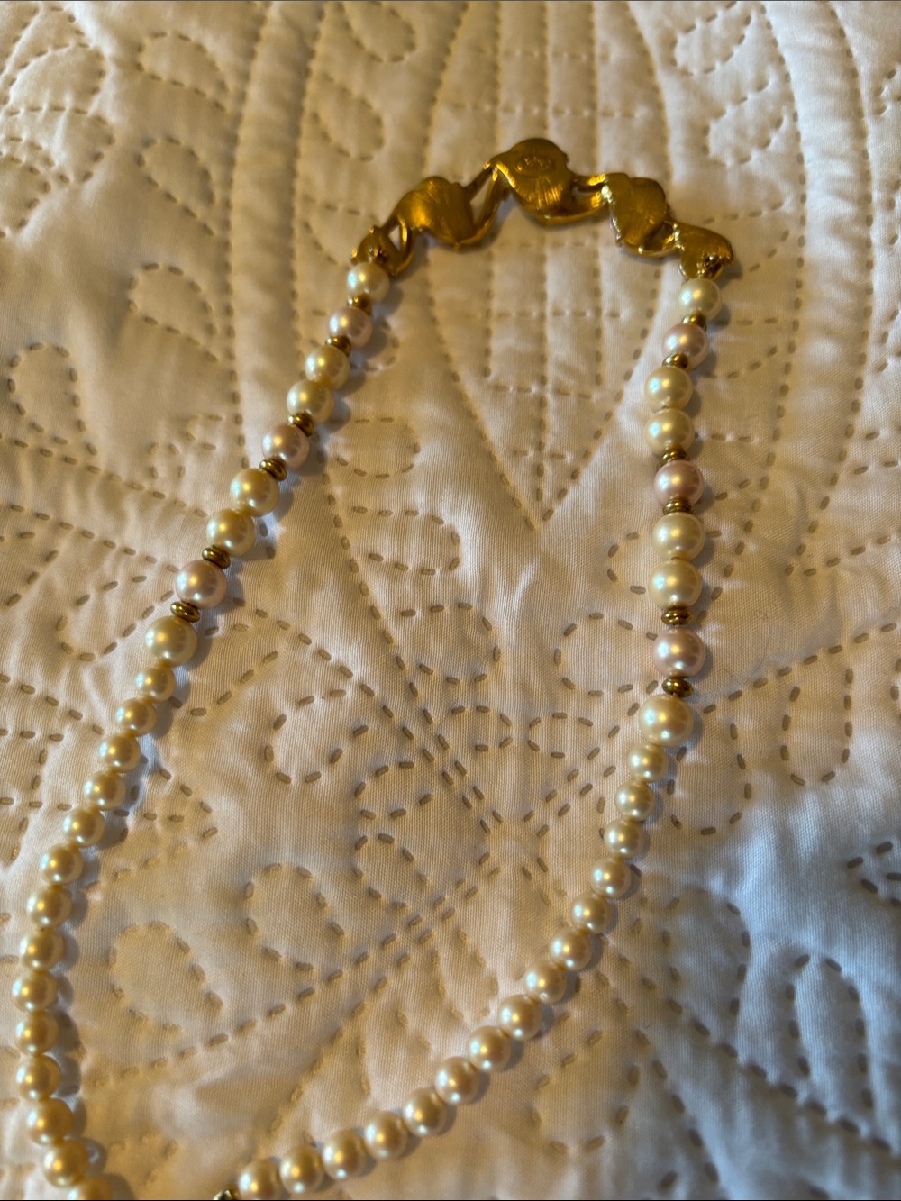 Classic Trifari Pearl and Gold Necklace approximately 15 inches - Picture 3 of 4